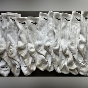 White Nike Everyday Plus Cushioned Crew Socks